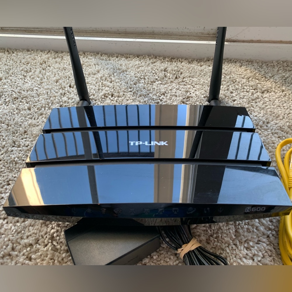 TP Link Wireless Router - Picture 2 of 4